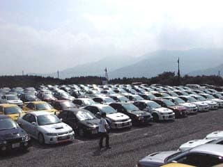 「もちや」の駐車場です